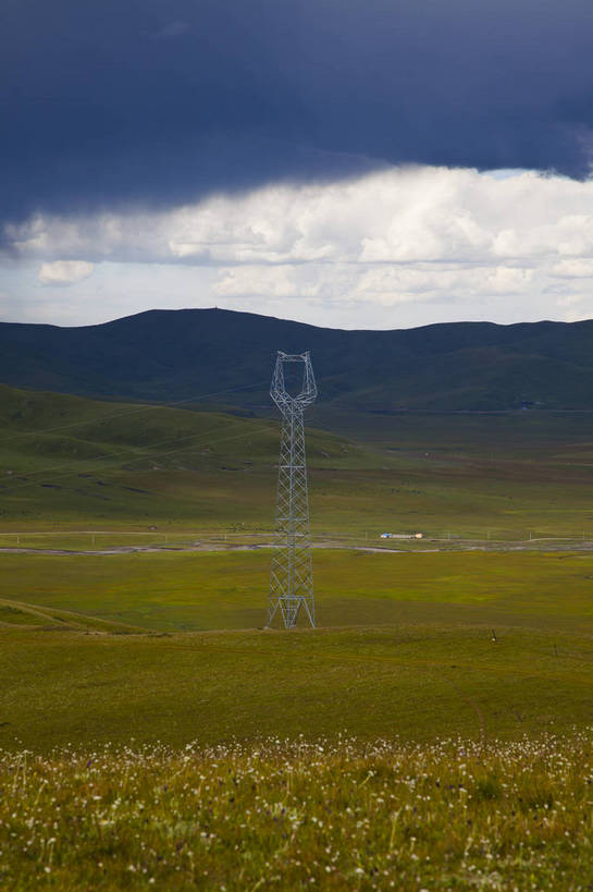 无人,竖图,彩色,室外,白天,旅游,度假,牧场,草地,草原,美景,名胜古迹,丘陵,山脉,标志建筑,地标,建筑,中国,亚洲,环保,遗迹,图片,电力设施,古迹,文物,娱乐,建设,古建筑,风景,自然,平原,享受,休闲,旅游胜地,放松,摄影,地理,风光,宁静,自然风光,高压电线,古文明,东亚,四川,马尔康,bj174