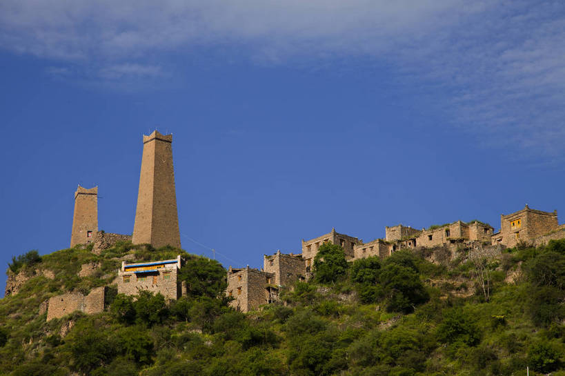 无人,横图,彩色,室外,白天,旅游,度假,牧场,草地,草原,美景,名胜古迹,丘陵,森林,山脉,标志建筑,地标,建筑,中国,亚洲,遗迹,图片,景观,塔,辉煌,古迹,历史,文物,娱乐,建设,古建筑,天空,村庄,平原,享受,休闲,旅游胜地,安静,放松,人文,摄影,文明,中国文化,古文明,东亚,四川,古代文明,旅行,传统文化,马尔康,bj174