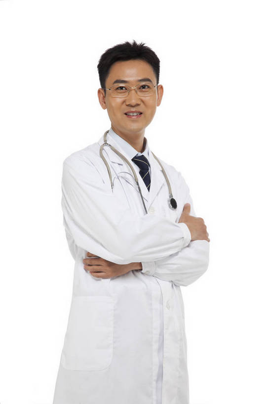 东方人,中年人,医生,站,微笑,竖图,彩色,室内,白天,白色背景,正面,时尚,智慧,成功,职员,北京,中国,仅一个人,工作,图片,职业装,现代,听诊器,医护人员,医疗人员,职业,成熟,稳重,自信,摄影,青春,医疗,戴眼镜,端庄,精明,聪明,男人,男性,年轻男性,亚洲人,中国人,年轻人,白领,大夫,商人,上班族,半身,影棚拍摄,愉快,白领阶层,办公室职员,bj174