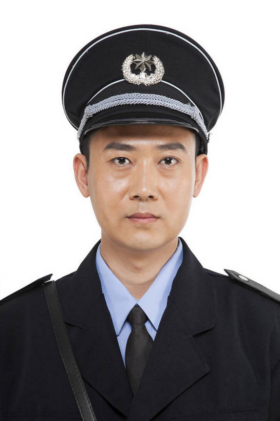 东方人,中年人,站,竖图,彩色,室内,白天,白色背景,正面,商务,时尚,智慧,安全,成功,职员,北京,中国,仅一个人,正装,图片,职业装,现代,工人,职业,成熟,自信,摄影,青春,精明,保卫,聪明,男人,男性,年轻男性,亚洲人,中国人,年轻人,白领,保安,商人,上班族,员工,半身,影棚拍摄,愉快,匠人,劳动者,体力工,白领阶层,办公室职员,bj174