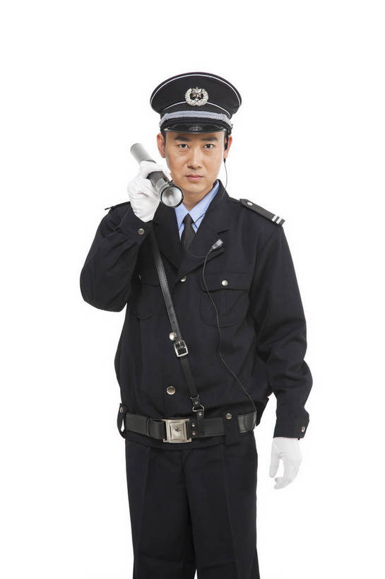 东方人,中年人,站,竖图,彩色,室内,白天,白色背景,正面,商务,时尚,智慧,安全,成功,职员,北京,中国,仅一个人,正装,工作,图片,职业装,现代,工人,职业,成熟,自信,摄影,青春,巡逻,手电筒,精明,保卫,聪明,男人,男性,年轻男性,亚洲人,中国人,年轻人,白领,保安,商人,上班族,员工,半身,影棚拍摄,愉快,匠人,劳动者,体力工,白领阶层,办公室职员,bj174