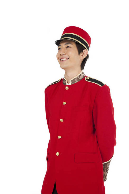 东方人,商务人士,服务员,门童,商务男性,站,微笑,竖图,彩色,室内,白天,白色背景,侧面,衬衫,商务,时尚,智慧,成功,职员,北京,中国,仅一个人,套装,正装,图片,职业装,现代,职业,成熟,自信,服务,摄影,青春,礼仪,商务装,工薪阶层,精明,聪明,男人,男性,年轻男性,亚洲人,中国人,年轻人,白领,服务生,商人,上班族,侍者,半身,影棚拍摄,衬衣,愉快,白领阶层,办公室职员,bj174