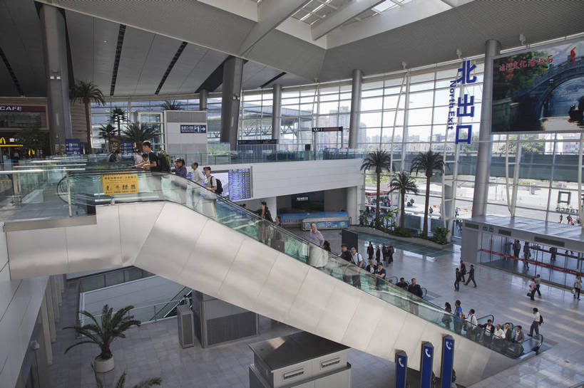 火车站,横图,彩色,室内,白天,旅游,城市风光,建筑,车站,北京,中国,图片,扶梯,现代,旅客,摄影,经济,候车厅,公共设施,公共场所,发展,繁荣,旅行,北京南站,bj174