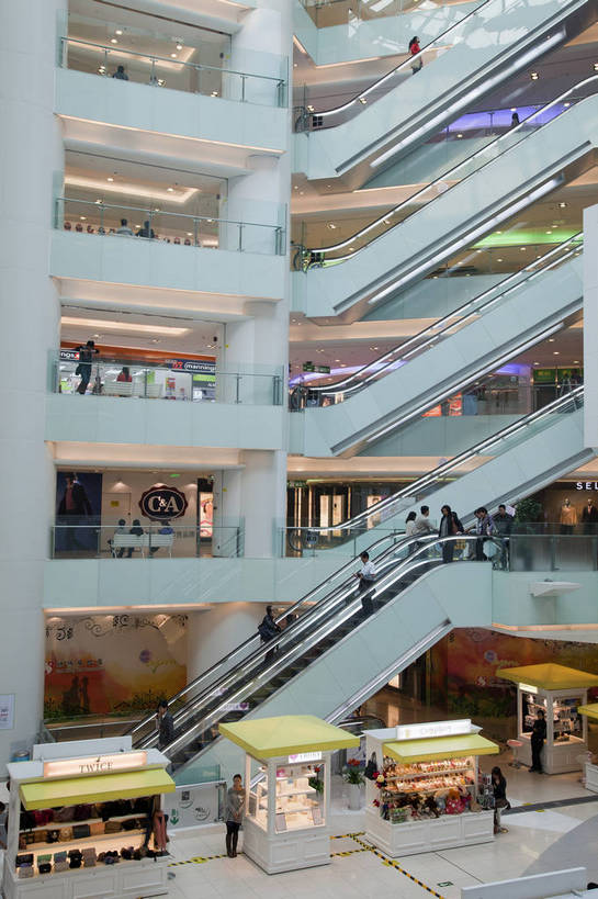 商店,竖图,彩色,室内,白天,购物,旅游,橱窗,建筑,商场,北京,中国,亚洲,图片,首都,现代,王府井,休闲,展示,气派,摄影,生活方式,经济,文明,陈列,东亚,中华人民共和国,东城区,北京市,京,北平,华北地区,繁荣,发达,王府井大街,旅行,购物中心,北京apm,新东安广场,新东安市场,东城,bj174