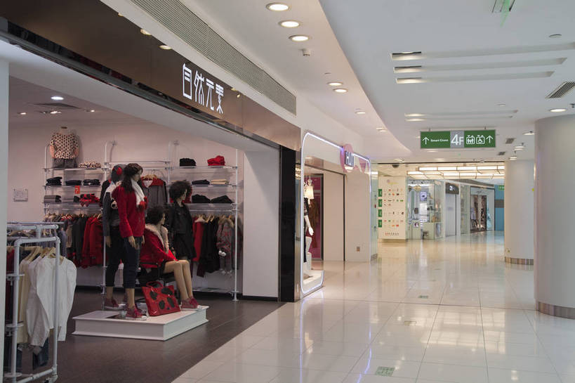 商店,横图,彩色,室内,白天,购物,旅游,橱窗,建筑,商场,北京,中国,亚洲,图片,首都,现代,王府井,休闲,展示,气派,摄影,生活方式,经济,文明,陈列,东亚,中华人民共和国,东城区,北京市,京,北平,华北地区,繁荣,发达,王府井大街,旅行,购物中心,北京apm,新东安广场,新东安市场,东城,bj174