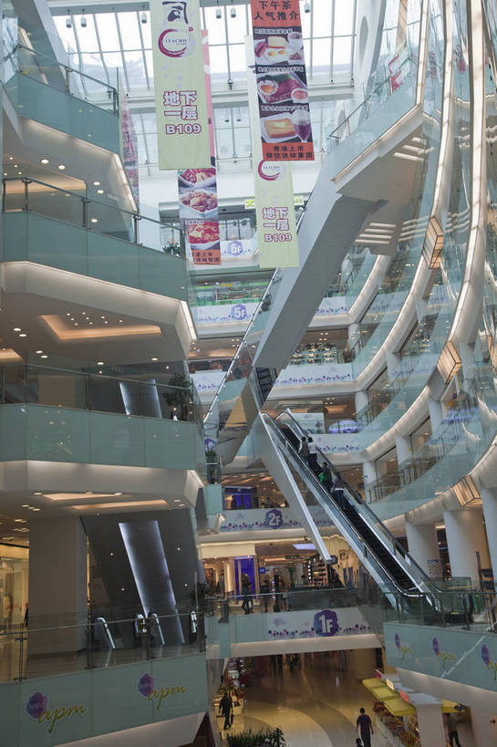 商店,竖图,彩色,室内,白天,购物,旅游,橱窗,建筑,商场,北京,中国,亚洲,图片,首都,现代,王府井,休闲,展示,气派,摄影,生活方式,经济,文明,陈列,东亚,中华人民共和国,东城区,北京市,京,北平,华北地区,繁荣,发达,王府井大街,旅行,购物中心,北京apm,新东安广场,新东安市场,东城,bj174