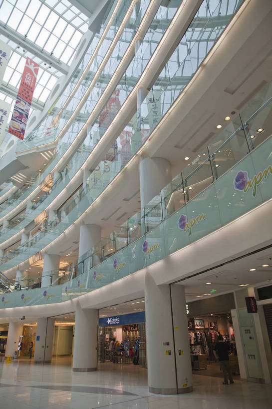 商店,竖图,彩色,室内,白天,购物,旅游,橱窗,建筑,商场,北京,中国,亚洲,图片,首都,现代,王府井,休闲,展示,气派,摄影,生活方式,经济,文明,陈列,东亚,中华人民共和国,东城区,北京市,京,北平,华北地区,繁荣,发达,王府井大街,旅行,购物中心,北京apm,新东安广场,新东安市场,东城,bj174