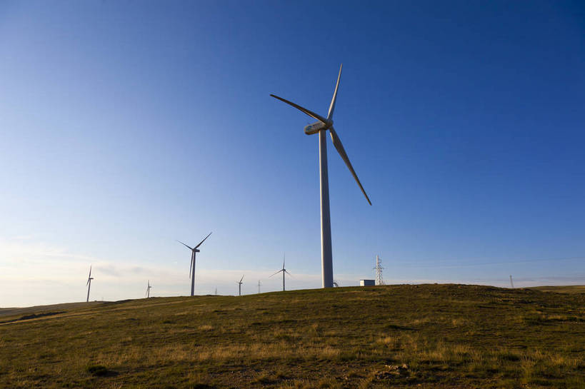 无人,横图,彩色,室外,白天,旅游,度假,草地,草原,名胜古迹,田园,标志建筑,地标,建筑,风车,中国,亚洲,环保,遗迹,电力,图片,田野,古迹,文物,娱乐,建设,古建筑,蓝天,自然,平原,享受,休闲,旅游胜地,放松,蒙,摄影,风光,古文明,东亚,内蒙古,包头,中华人民共和国,华北地区,内蒙古自治区,包头市,风力发电,旅行,达尔罕茂明安联合旗,达茂旗,希拉穆仁草原,bj174