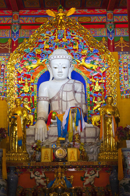 无人,寺庙,竖图,彩色,室内,白天,旅游,度假,名胜古迹,门,标志建筑,地标,建筑,中国,亚洲,遗迹,图片,牌楼,古迹,文物,娱乐,建设,古建筑,历史建筑,享受,休闲,旅游胜地,放松,蒙,摄影,宗教,中国文化,古文明,东亚,内蒙古,呼和浩特,首府,中华人民共和国,华北地区,内蒙古自治区,呼和浩特市,玉泉区,旅行,大召寺,传统文化,飞檐,bj174