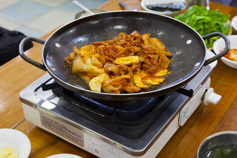 无人,横图,彩色,室内,特写,白天,旅游,烧烤,蔬菜,餐具,济州岛,韩国,亚洲,图片,肉,食品,烤肉,小菜,猪肉,咸菜,美食,肉类,餐饮,食物,摄影,肉食,东亚,豚肉,大韩民国,济州,济州道,济州特别自治道,特别自治道,韩国文化,旅行,传统文化,南朝鲜,南韩,bj174