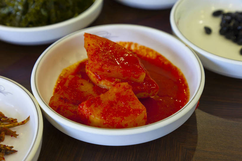 泡菜,无人,横图,彩色,室内,特写,白天,旅游,烹饪,餐具,济州岛,韩国,亚洲,图片,料理,食品,小菜,韩式,咸菜,菜肴,美食,餐饮,食物,摄影,佳肴,韩国料理,东亚,韩国菜,韩式料理,韩国泡菜,大韩民国,济州,济州道,济州特别自治道,特别自治道,韩国文化,旅行,传统文化,南朝鲜,南韩,bj174