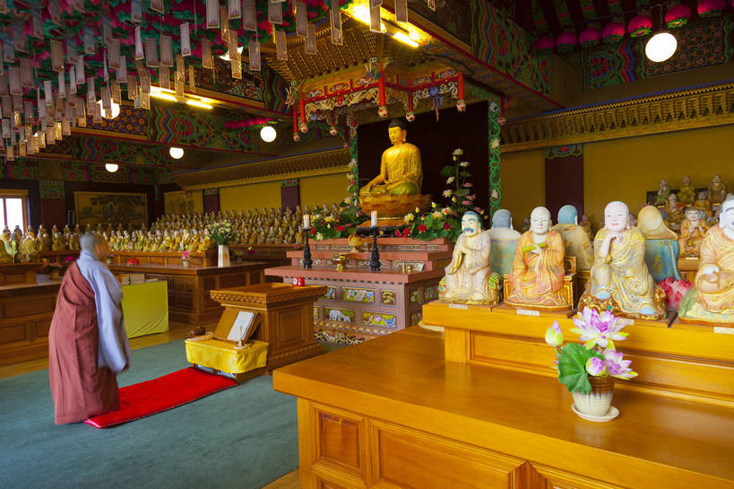 无人,寺庙,横图,彩色,室内,特写,白天,旅游,建筑,济州岛,韩国,亚洲,节日,雕像,图片,文化,殿堂,祈祷,健康,许愿,摄影,宗教,祠堂,佛教,信仰,纪念,祈求,陈列,佛堂,东亚,罗汉,大韩民国,济州,济州道,济州特别自治道,特别自治道,西归浦,西归浦市,释教,韩国文化,平安,旅行,传统文化,南朝鲜,南韩,药泉寺,罗汉堂,bj174