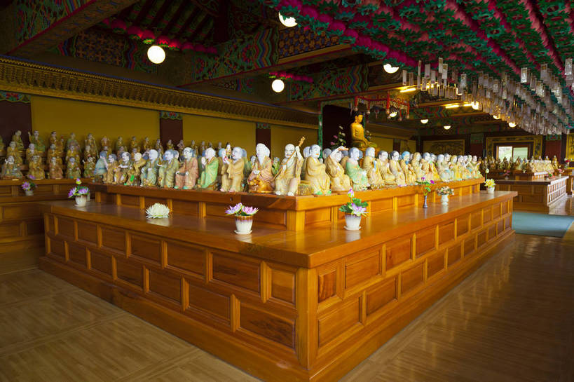 无人,寺庙,横图,彩色,室内,特写,白天,旅游,建筑,济州岛,韩国,亚洲,节日,雕像,图片,文化,殿堂,祈祷,健康,许愿,摄影,宗教,祠堂,佛教,信仰,纪念,祈求,陈列,佛堂,东亚,罗汉,大韩民国,济州,济州道,济州特别自治道,特别自治道,西归浦,西归浦市,释教,韩国文化,平安,旅行,传统文化,南朝鲜,南韩,药泉寺,罗汉堂,bj174