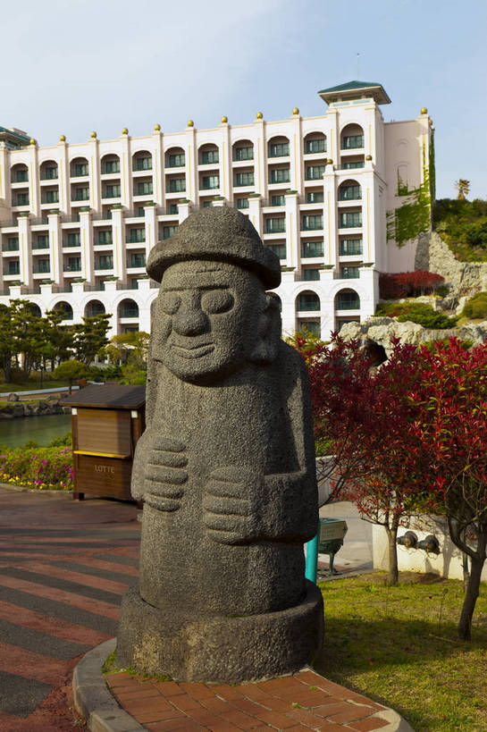 无人,公园,竖图,彩色,室外,特写,白天,旅游,建筑,酒店,喷泉,雕塑,济州岛,首尔,汉城,韩国,亚洲,图片,水池,首都,摄影,文明,外景,东亚,大韩民国,首尔市,首尔特别市,特别市,乐天冒险世界,主题公园,繁荣,竞技,体育,旅行,南朝鲜,南韩,世界乐天酒店,bj174