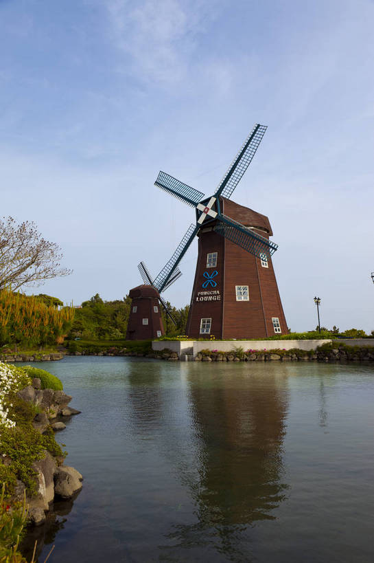 无人,公园,竖图,彩色,室外,白天,旅游,建筑,酒店,喷泉,风车,济州岛,首尔,汉城,韩国,亚洲,图片,水池,首都,旅游胜地,摄影,外景,东亚,大韩民国,首尔市,首尔特别市,特别市,乐天冒险世界,主题公园,韩国文化,旅行,传统文化,南朝鲜,南韩,世界乐天酒店,bj174