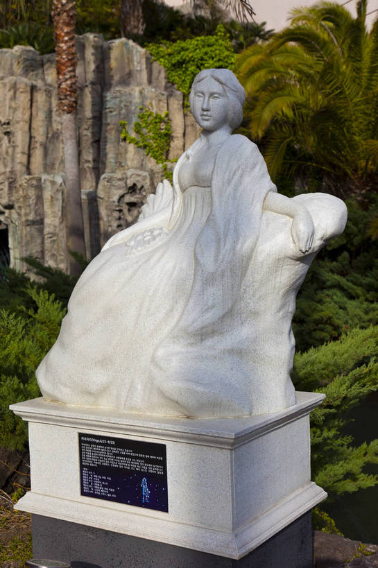 无人,公园,竖图,彩色,室外,特写,白天,旅游,建筑,酒店,喷泉,雕塑,济州岛,首尔,汉城,韩国,亚洲,图片,水池,首都,摄影,文明,外景,东亚,大韩民国,首尔市,首尔特别市,特别市,乐天冒险世界,主题公园,繁荣,竞技,体育,旅行,南朝鲜,南韩,世界乐天酒店,bj174