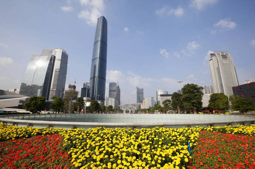 公园,广场,横图,彩色,室外,白天,旅游,度假,美景,名胜古迹,标志建筑,城市,道路,地标,建筑,街道,路,公路,广州,中国,亚洲,游人,遗迹,花坛,图片,景观,建筑群,交通,古迹,文物,娱乐,建设,古建筑,现代建筑,地标建筑,享受,休闲,旅游胜地,摩天大厦,景色,放松,摄影,都市风光,文明,中国文化,公共场所,古文明,东亚,广东,广东省,中华人民共和国,华南地区,省会,广州市,粤,繁荣,马路,旅行,高楼,传统文化,广州新中轴线,花城广场,bj174