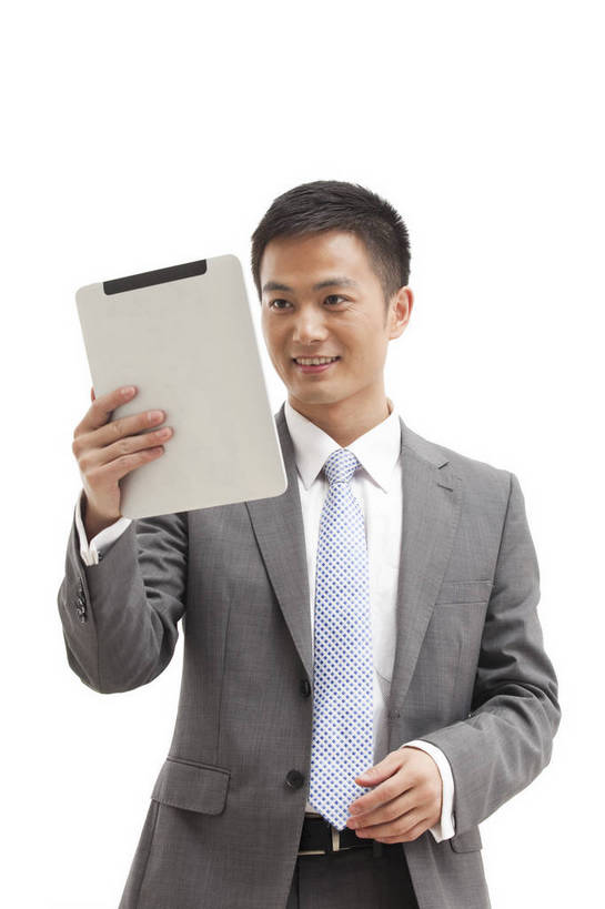东方人,商务人士,商务男性,站,微笑,竖图,彩色,室内,白天,抠图,白色背景,正面,衬衫,商务,时尚,成功,职员,上海,中国,仅一个人,套装,正装,图片,现代,职业,展示,成熟,自信,摄影,青春,上网本,商务装,工薪阶层,平板电脑,端庄,精明,男人,男性,年轻男性,亚洲人,中国人,年轻人,白领,商人,上班族,半身,影棚拍摄,衬衣,西服,愉快,白领阶层,办公室职员,bj174