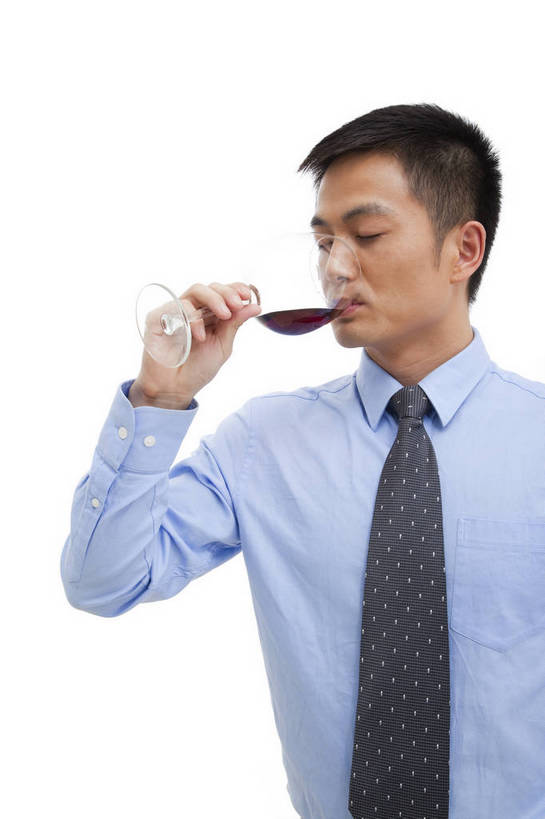 红酒,东方人,商务人士,商务男性,站,微笑,竖图,彩色,室内,白天,抠图,白色背景,侧面,衬衫,商务,时尚,成功,职员,上海,中国,仅一个人,套装,正装,图片,现代,背面,酒杯,品尝,职业,成熟,自信,举杯,摄影,青春,商务装,工薪阶层,精明,男人,男性,年轻男性,亚洲人,中国人,年轻人,白领,商人,上班族,半身,影棚拍摄,衬衣,愉快,白领阶层,办公室职员,bj174