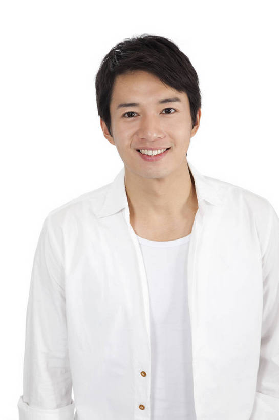 东方人,站,微笑,竖图,彩色,室内,白天,抠图,白色背景,正面,时尚,成功,广州,中国,仅一个人,图片,休闲装,休闲,健康,成熟,自信,摄影,生活方式,青春,精明,男人,男性,年轻男性,亚洲人,中国人,年轻人,半身,影棚拍摄,愉快,bj174