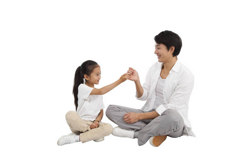东方人,婴儿,儿童,中年人,两个人,家庭,父亲,女儿,站,坐,盘腿,微笑,横图,彩色,室内,白天,抠图,白色背景,正面,侧面,时尚,幸福,纯洁,广州,中国,拉钩,图片,休闲装,小孩,小女孩,站着,休闲,健康,温馨,父女,活力,可爱,童趣,摄影,活泼,生活方式,亲情,宝宝,纯真,烂漫,无邪,乐观,伶俐,天真,男孩,男人,男性,年轻男性,女孩,亚洲人,中国人,孩子,年轻人,拉手,盘腿而坐,盘膝,盘着腿的,盘着腿坐,双腿交叉,玩耍,站立,坐着,全身,影棚拍摄,爱,高兴,愉快,男生,bj174