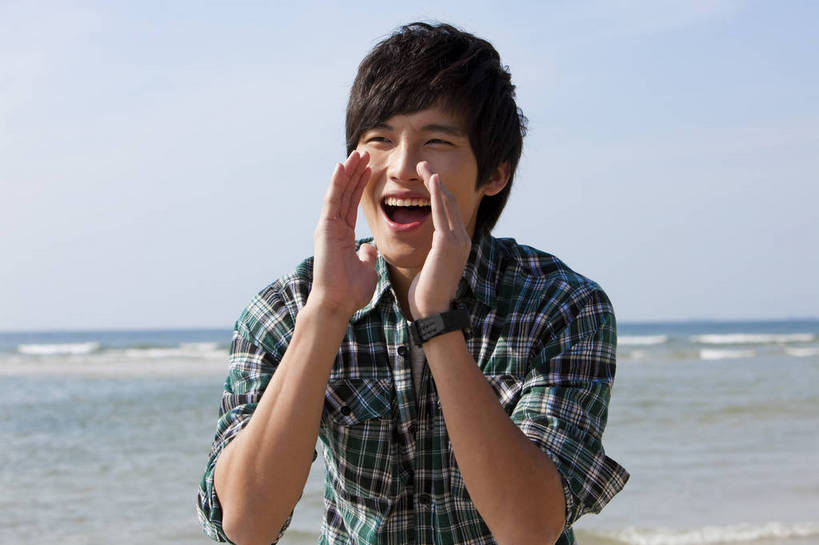 东方人,横图,彩色,室外,白天,正面,度假,时尚,成功,沙滩,广州,中国,仅一个人,图片,休闲装,自然,休闲,健康,活力,自信,喊,摄影,生活方式,青春,男人,男性,年轻男性,亚洲人,中国人,年轻人,海,海滩,站立,半身,愉快,bj174