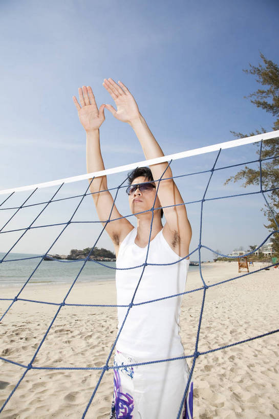 东方人,竖图,彩色,室外,白天,侧面,度假,时尚,兴奋,成功,沙滩,广州,中国,仅一个人,图片,网,沙滩排球,休闲装,自然,休闲,健康,活力,自信,摄影,生活方式,青春,男人,男性,年轻男性,亚洲人,中国人,年轻人,海滩,跳跃,半身,愉快,bj174