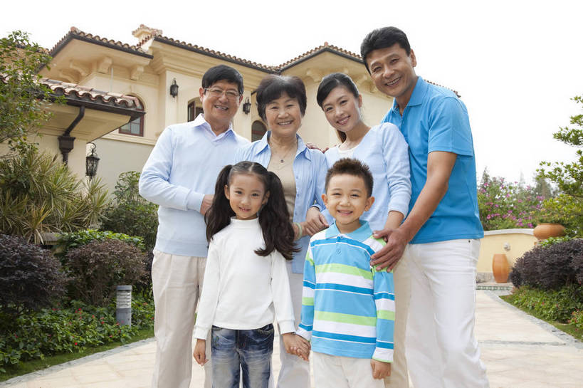 东方人,婴儿,儿童,中年人,老年人,家庭,夫妻,祖母,祖父,花园,站,微笑,横图,彩色,室外,白天,正面,度假,时尚,幸福,纯洁,别墅,建筑,酒店,广州,中国,图片,许多人,现代建筑,老人,小孩,小女孩,站着,一群人,休闲,健康,温馨,父女,父子,母女,母子,一家人,休闲服,活力,可爱,童趣,摄影,活泼,生活方式,祖孙,亲情,宝宝,纯真,烂漫,无邪,团聚,团圆,乐观,伶俐,天真,老年男性,老年女性,男孩,男人,男性,年轻女性,女孩,女人,女性,中年男性,中年女性,亚洲人,中国人,孩子,孙女,孙子,站立,半身,爱,高兴,愉快,男生,奢华,bj174