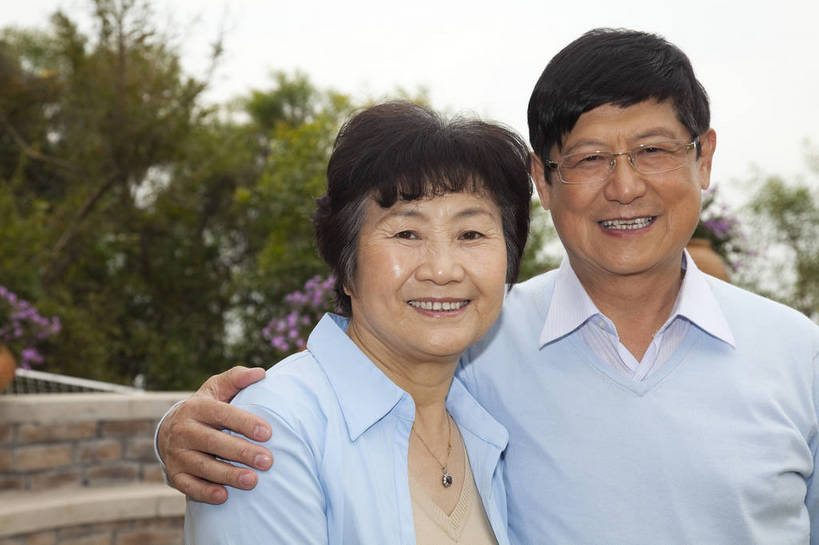 东方人,老年人,两个人,家庭,夫妻,花园,站,笑,横图,彩色,室外,白天,侧面,爱情,度假,时尚,幸福,成功,别墅,建筑,酒店,广州,中国,图片,浪漫,现代建筑,老人,并肩,休闲,健康,温馨,休闲服,成熟,恩爱,活力,自信,恋人,摄影,生活方式,亲近,亲情,老年男性,老年女性,男人,男性,女人,女性,亚洲人,中国人,夫妇,情侣,半身,爱,愉快,伴侣,奢华,bj174