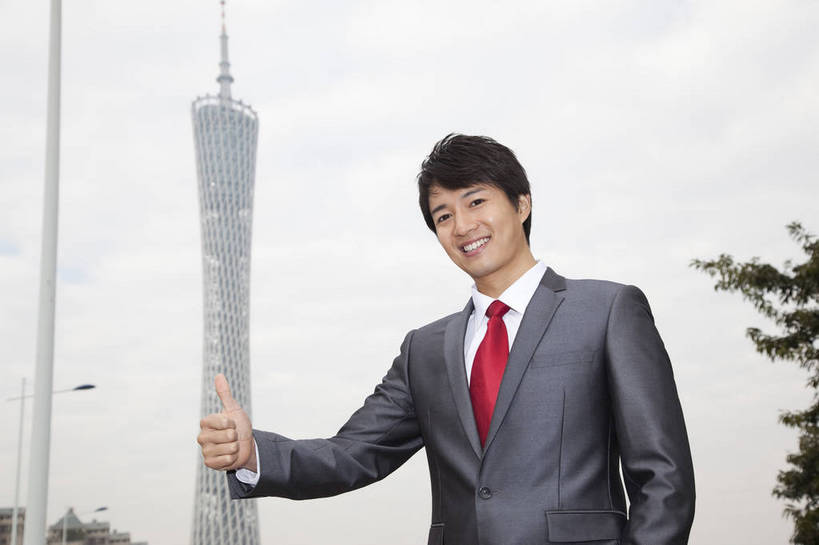 东方人,商务人士,商务男性,广场,站,微笑,横图,彩色,室外,白天,侧面,衬衫,西装,商务,时尚,智慧,成功,办公楼,建筑,广州,中国,仅一个人,突出,套装,正装,图片,称赞,表扬,现代,现代建筑,手势,职业,健康,摩天大厦,活力,竖,自信,金融,摄影,经济,青春,翘,高,夸奖,优秀,商务装,贸易,工薪阶层,好,妙,顺利,出色,超群,杰出,卓越,奇妙,繁荣,发达,聪明,金融区,男人,男性,年轻男性,亚洲人,中国人,年轻人,大拇指,白领,上班族,半身,衬衣,愉快,商业,打手势,bj174