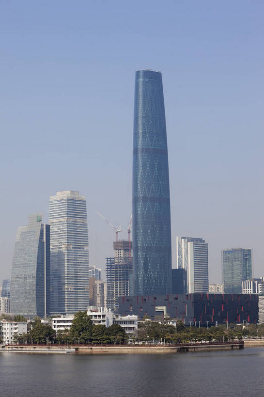 竖图,彩色,室外,白天,旅游,度假,名胜古迹,标志建筑,地标,建筑,遗迹,图片,建筑群,古迹,文物,娱乐,建设,现代,古建筑,现代建筑,地标建筑,享受,休闲,旅游胜地,摩天大厦,放松,摄影,文明,古文明,珠江,繁荣,发达,江,旅行,广州国际金融中心,bj174