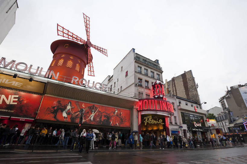 横图,彩色,室外,白天,旅游,美景,名胜古迹,城市风光,城市,道路,建筑,街道,路,公路,法国,巴黎,图片,景观,交通,辉煌,现代建筑,天空,地标建筑,旅游胜地,景色,摄影,经济,文明,娱乐场所,发展,繁荣,马路,旅行,红磨坊,bj174