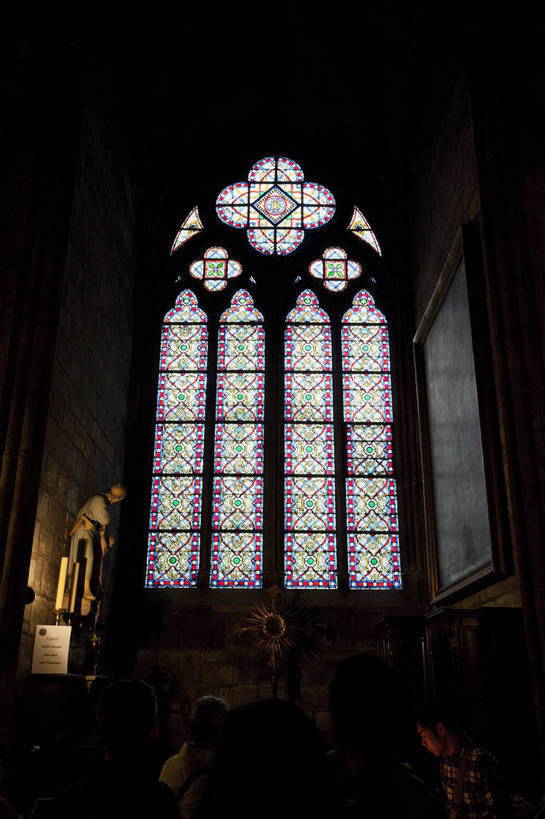 教堂,竖图,彩色,室内,白天,旅游,度假,名胜古迹,标志建筑,城市,地标,建筑,法国,巴黎,巴黎圣母院,遗迹,雕像,图片,窗,景观,建筑群,古典,古迹,文物,娱乐,建设,古建筑,地标建筑,享受,休闲,旅游胜地,放松,竖,摄影,祷告,文明,古文明,世界文化遗产,古代文明,旅行,传统文化,bj174