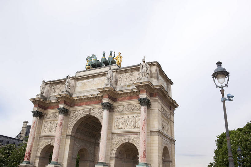 横图,彩色,室外,特写,白天,旅游,度假,名胜古迹,标志建筑,地标,建筑,法国,巴黎,遗迹,艺术,雕像,浮雕,图片,建筑群,古典,古迹,文物,娱乐,建设,古建筑,地标建筑,享受,休闲,旅游胜地,放松,摄影,文明,古文明,世界文化遗产,小凯旋门,旅行,传统文化,bj174
