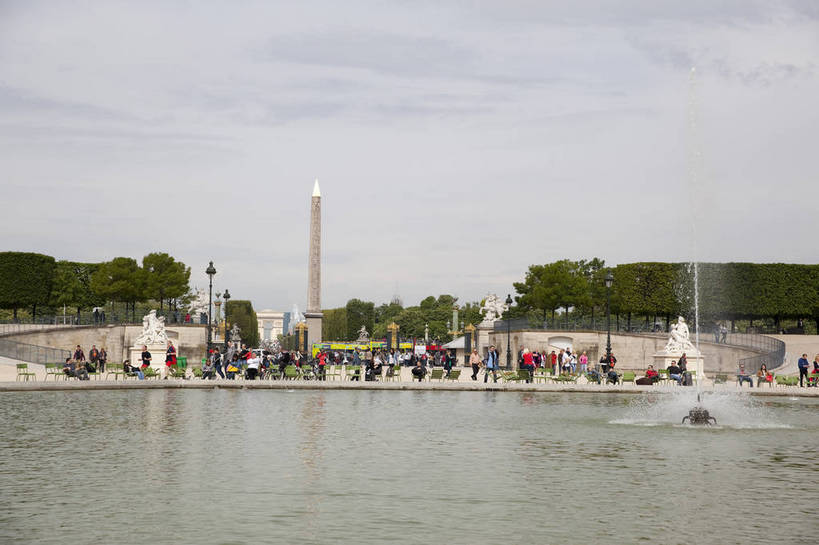 横图,彩色,室外,白天,旅游,度假,湖,名胜古迹,标志建筑,地标,建筑,喷泉,法国,巴黎,游客,遗迹,图片,建筑群,卢浮宫,古典,古迹,文物,娱乐,建设,古建筑,地标建筑,人工湖,享受,休闲,旅游胜地,放松,摄影,方尖碑,文明,古文明,世界文化遗产,旅行,传统文化,bj174