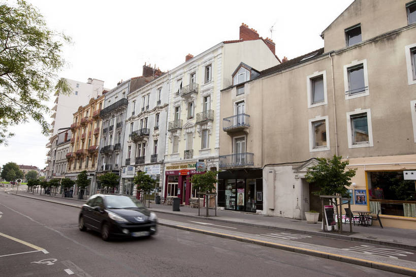 横图,彩色,室外,白天,旅游,美景,城市,道路,建筑,街道,路,公路,汽车,法国,图片,景观,城镇,交通,景色,摄影,公共设施,文明,第戎,马路,旅行,bj174