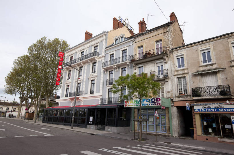 商店,横图,彩色,室外,白天,旅游,美景,城市,橱窗,道路,建筑,街道,路,公路,法国,图片,景观,城镇,交通,景色,摄影,公共设施,文明,第戎,马路,旅行,bj174