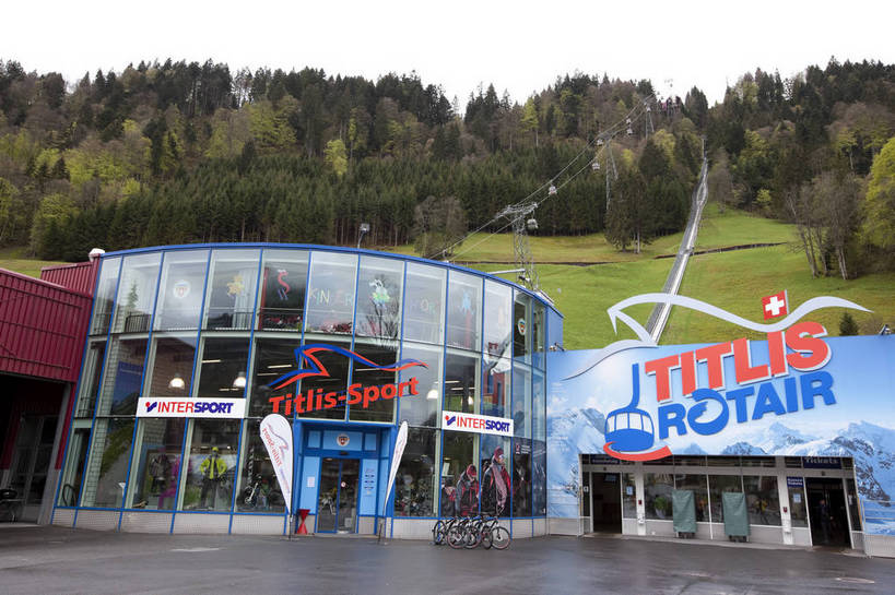 商店,横图,彩色,室外,白天,旅游,度假,美景,名胜古迹,森林,山脉,雪山,标志建筑,地标,建筑,瑞士,欧洲,遗迹,图片,山峰,古迹,文物,娱乐,建设,古建筑,缆车,天空,自然,享受,休闲,滑雪场,旅游胜地,放松,摄影,风光,度假村,古文明,中欧,瑞士联邦,旅行,上瓦尔登州,铁力士峰,铁力士雪山,bj174