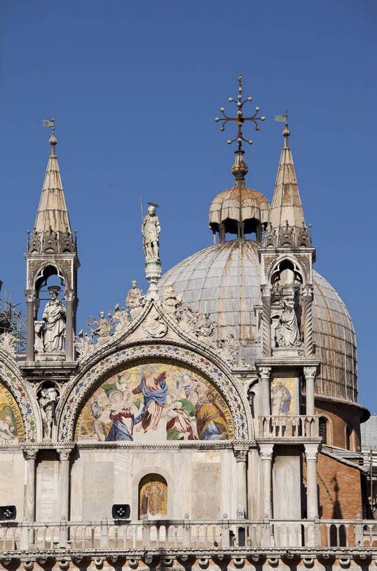 广场,教堂,竖图,彩色,室外,特写,白天,旅游,度假,名胜古迹,标志建筑,地标,建筑,意大利,威尼斯,遗迹,图片,建筑群,钟楼,古典,古迹,文物,娱乐,建设,古建筑,圆顶,地标建筑,享受,休闲,旅游胜地,放松,竖,摄影,文明,古文明,哥特式建筑,世界文化遗产,圣马可广场,旅行,传统文化,bj174