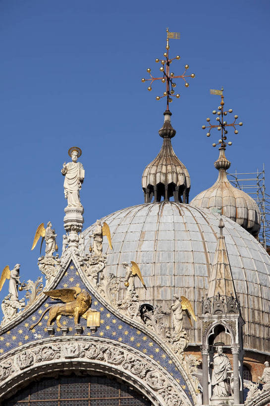 广场,教堂,竖图,彩色,室外,特写,白天,旅游,度假,名胜古迹,标志建筑,地标,建筑,意大利,威尼斯,遗迹,图片,建筑群,钟楼,古典,古迹,文物,娱乐,建设,古建筑,圆顶,地标建筑,享受,休闲,旅游胜地,放松,竖,摄影,文明,古文明,哥特式建筑,世界文化遗产,圣马可广场,旅行,传统文化,bj174