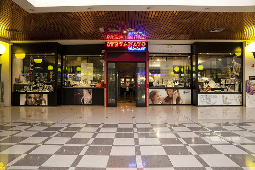 无人,商店,横图,彩色,室内,白天,旅游,超市,橱窗,建筑,商场,意大利,威尼斯,图片,辉煌,现代建筑,摄影,经济,文明,发展,繁荣,购物中心,bj174