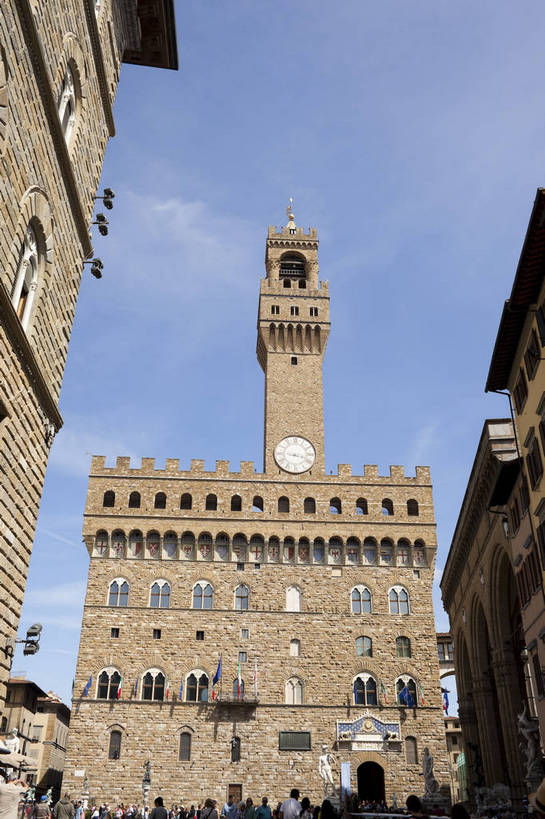 竖图,彩色,室外,特写,白天,旅游,度假,名胜古迹,标志建筑,地标,建筑,意大利,佛罗伦萨,欧洲,遗迹,图片,建筑群,钟楼,古典,古迹,文物,娱乐,建设,古建筑,地标建筑,享受,休闲,旅游胜地,放松,竖,摄影,托斯卡纳,南欧,文明,古文明,世界文化遗产,意大利共和国,首府,维琪奥王宫,王宫,百花之城,翡冷翠,托斯卡纳大区,米开朗基罗广场,韦奇奥宫,旅行,传统文化,佛罗伦斯,佛罗伦斯省,bj174