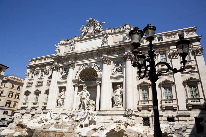 横图,彩色,室外,白天,旅游,度假,名胜古迹,标志建筑,地标,建筑,路灯,喷泉,雕塑,意大利,罗马,遗迹,艺术,雕像,图片,古城,建筑群,古典,古迹,文物,娱乐,建设,古建筑,地标建筑,享受,休闲,旅游胜地,放松,摄影,文明,古文明,世界文化遗产,许愿池,旅行,传统文化,bj174