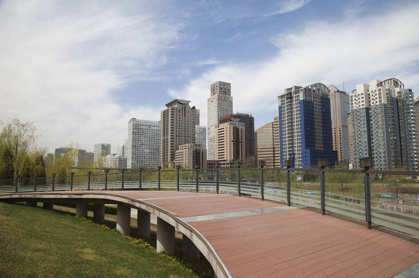 无人,公园,广场,横图,彩色,室外,白天,旅游,商务,美景,道路,建筑,街道,路,公路,北京,中国,亚洲,图片,河岸,景观,桥,交通,首都,辉煌,现代建筑,旅游胜地,商务楼,景色,金融,摄影,经济,河堤,文明,中国文化,贸易,东亚,发展,中华人民共和国,北京市,京,北平,华北地区,朝阳区,通州区,繁荣,河,马路,旅行,商业,北京CBD,北京商务中心区,中国北京大北窑,庆丰公园,建外SOHO,通惠河,bj174