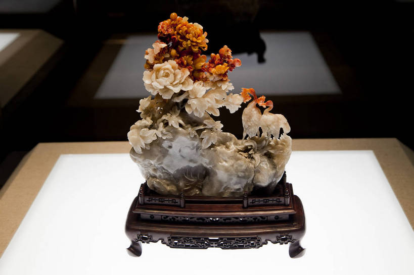 无人,博物馆,横图,彩色,室内,白天,旅游,石头,建筑,雕塑,北京,中国,艺术,装饰,雕刻,雕像,矿石,石子,图片,艺术品,辉煌,文物,现代建筑,石雕,石刻,国家博物馆,工艺品,摄影,经济,古董,纪念,展览,美术,文明,矿物,中国文化,主题,陈列,发展,东城区,中国国家博物馆,功能,美学,繁荣,寿山石,石块,岩石,昌化石,青田石,叶蜡石,硅酸盐矿物,bj174