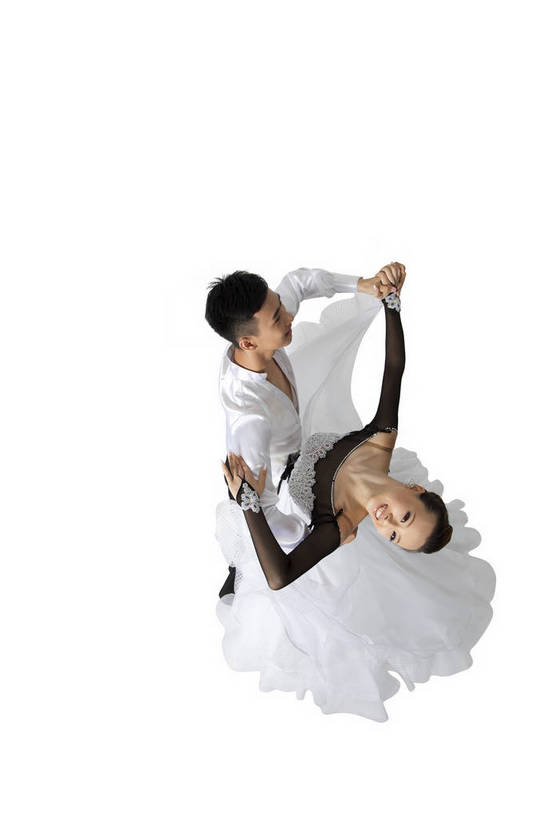东方人,两个人,竖图,俯视,彩色,室内,白天,抠图,白色背景,侧面,时尚,跳舞,热情,合作,北京,中国,图片,旋转,长裙,健康,活力,可爱,美女,平衡,自信,摄影,青春,优雅,双人舞,优美,国标舞,舞蹈服,弹性,乐观,技能,男人,男性,年轻男性,年轻女性,女人,女性,亚洲人,中国人,年轻人,舞蹈演员,搂抱,全身,影棚拍摄,礼服,愉快,舞蹈,bj174