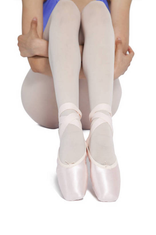 东方人,脚,腿,竖图,彩色,室内,特写,白天,正面,时尚,跳舞,芭蕾,北京,中国,仅一个人,图片,健康,活力,美女,平衡,竖,摄影,青春,优雅,优美,舞蹈鞋,弹性,技能,年轻女性,女人,女性,亚洲人,中国人,年轻人,舞蹈演员,半身,影棚拍摄,愉快,舞蹈,bj174