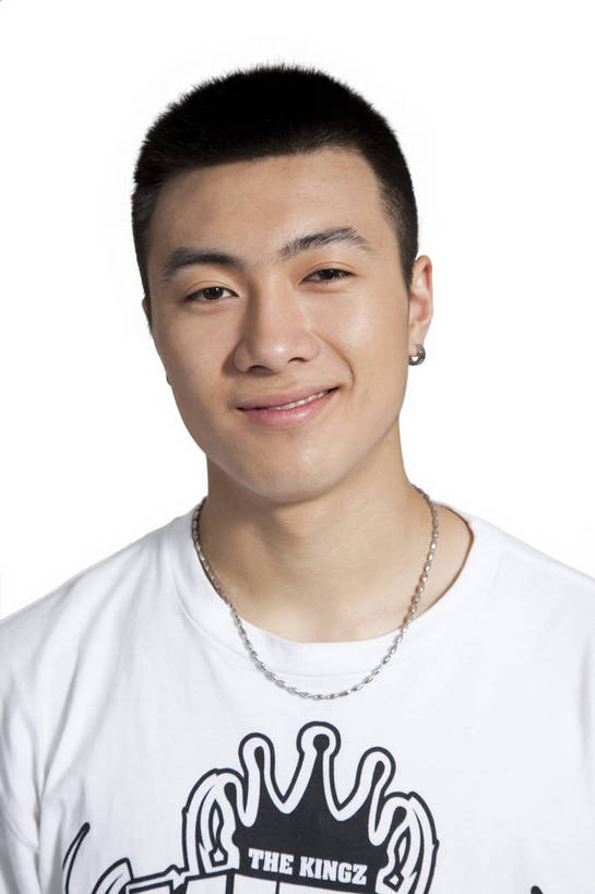 东方人,五官,脸,微笑,竖图,彩色,室内,白天,正面,时尚,热情,北京,中国,仅一个人,图片,街头,休闲装,健康,表情,个性,活力,竖,摄影,头像,青春,酷,嘻哈,男人,男性,年轻男性,亚洲人,中国人,年轻人,面部,影棚拍摄,愉快,bj174