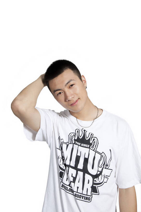 东方人,五官,脸,竖图,彩色,室内,白天,正面,时尚,热情,北京,中国,仅一个人,图片,街头,休闲装,健康,表情,抓,个性,活力,竖,摄影,头像,青春,酷,嘻哈,男人,男性,年轻男性,亚洲人,中国人,年轻人,面部,影棚拍摄,愉快,bj174