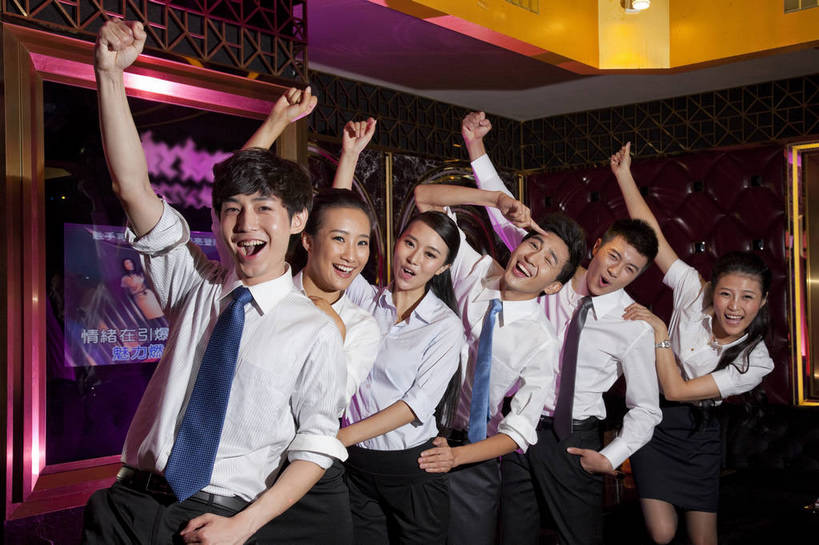 东方人,站,横图,彩色,室内,白天,正面,聚会,时尚,友谊,热情,房间,KTV,北京,中国,图片,许多人,豪华,六个人,一群人,享受,健康,团体,休闲服,活力,可爱,狂欢,美女,摄影,生活方式,ktv包厢,包厢,手舞足蹈,歌厅,包房,乐观,ktv包房,团结,男人,男性,年轻男性,年轻女性,女人,女性,亚洲人,中国人,年轻人,半身,派对,高兴,愉快,卡拉ok,奢华,bj174